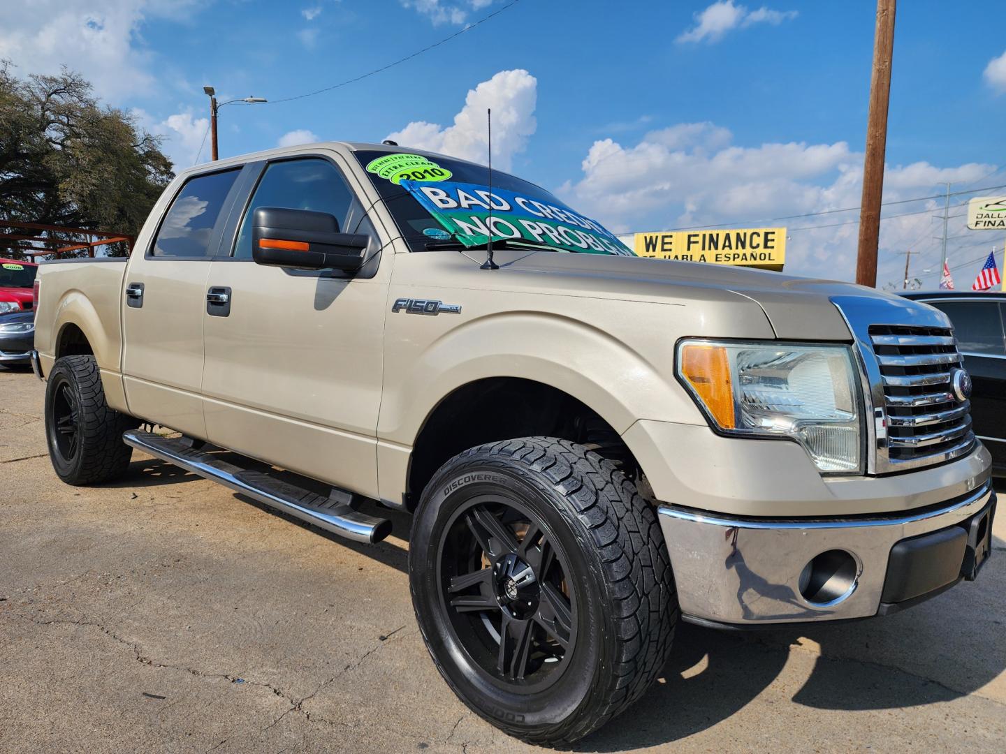 2010 GOLD Ford F-150 XLT (1FTEW1C81AF) , AUTO transmission, located at 2660 S.Garland Avenue, Garland, TX, 75041, (469) 298-3118, 32.885551, -96.655602 - Photo#1